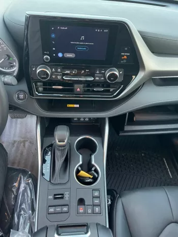 TOYOTA HIGHLANDER XLE 2.4L TURBO CANADIAN SPEC 2023 MODEL