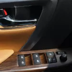 TOYOTA FORTUNER 2.7L PETROL AT 4X4 MODEL 2023 - Thumbnail 27