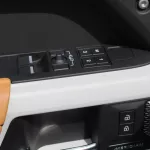 Land Rover Defender 90 P300 V4 2023 - Thumbnail 12