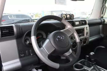 TOYOTA FJ CRUISER 4.0L SUV 4WD 5DOORS 2023