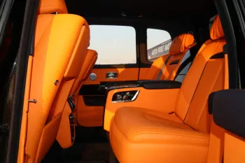 ROLLS ROYCE CULLINAN 2023 BLACK BADGE INDIVIDUAL SEATS AND STAR LIGHTS