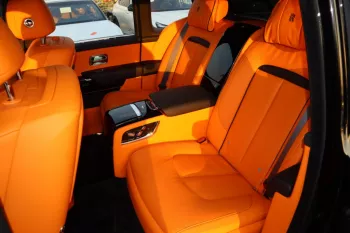 ROLLS ROYCE CULLINAN 2023 BLACK BADGE INDIVIDUAL SEATS AND STAR LIGHTS