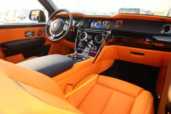 ROLLS ROYCE CULLINAN 2023 BLACK BADGE INDIVIDUAL SEATS AND STAR LIGHTS