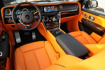 ROLLS ROYCE CULLINAN 2023 BLACK BADGE INDIVIDUAL SEATS AND STAR LIGHTS
