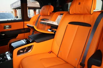 ROLLS ROYCE CULLINAN 2023 BLACK BADGE INDIVIDUAL SEATS AND STAR LIGHTS