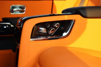 ROLLS ROYCE CULLINAN 2023 BLACK BADGE INDIVIDUAL SEATS AND STAR LIGHTS