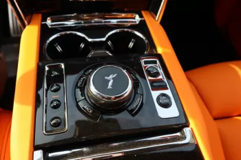 ROLLS ROYCE CULLINAN 2023 BLACK BADGE INDIVIDUAL SEATS AND STAR LIGHTS