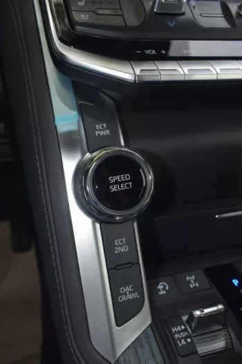 2022 MODEL TOYOTA LAND CRUISER  VXR V6 4.0L PETROL AUTOMATIC