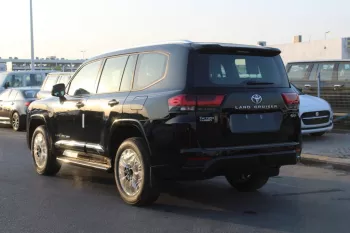 LHD - TOYOTA LANDCRUISER 300 3.3L DIESEL GXR BLACK COLOR FULL AUTO