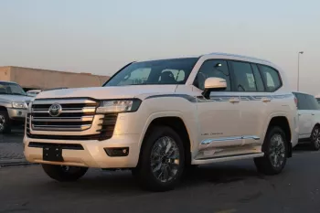 LHD - TOYOTA LANDCRUISER 300 3.3L DIESEL GXR WHITE COLOR FULL AUTO