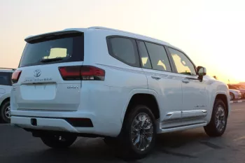 LHD - TOYOTA LANDCRUISER 300 3.3L DIESEL GXR WHITE COLOR FULL AUTO