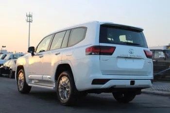LHD - TOYOTA LANDCRUISER 300 3.3L DIESEL GXR WHITE COLOR FULL AUTO