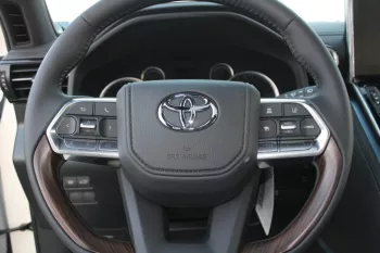 LHD - TOYOTA LANDCRUISER 300 3.3L DIESEL GXR WHITE COLOR FULL AUTO