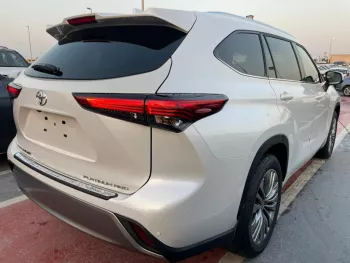 TOYOTA HIGHLANDER PLATINUM 2.4L TURBO CANADIAN SPECS 2023 MODEL