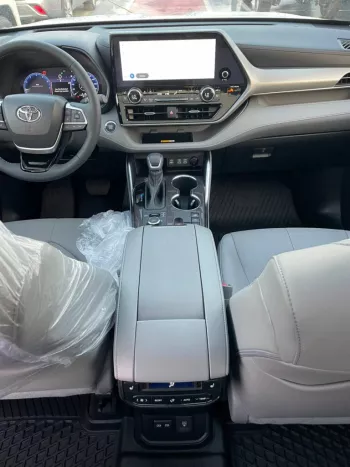 TOYOTA HIGHLANDER PLATINUM 2.4L TURBO CANADIAN SPECS 2023 MODEL