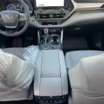 TOYOTA HIGHLANDER PLATINUM 2.4L TURBO CANADIAN SPECS 2023 MODEL - Thumbnail 7
