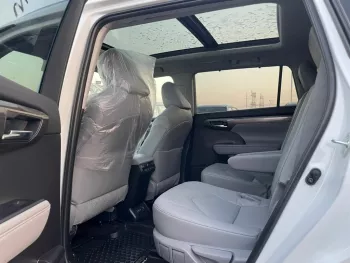 TOYOTA HIGHLANDER PLATINUM 2.4L TURBO CANADIAN SPECS 2023 MODEL