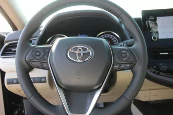 TOYOTA CAMRY GLE , 2.5L , CLOTH SEATS , SUNROOF , ALLOY WHEELS , 2023MY