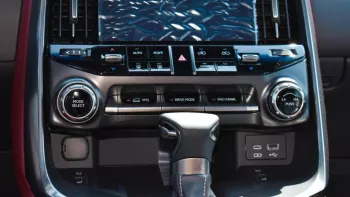 LEXUS LX600 Signature 2022 3.5L 6Cyl Twin Turbo 4WD