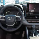 Toyota Highlander GLE Hybrid 2.5L 2022 - Thumbnail 16