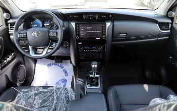 Toyota Fortuner 2.8L 2023 Silver Diesel