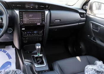 Toyota Fortuner 2.8L 2023 Silver Diesel