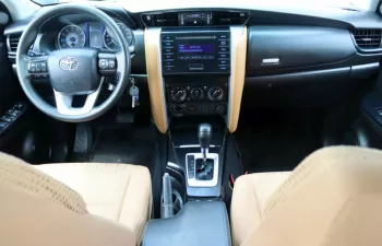 Toyota Fortuner 2.7L 2020 White Petrol