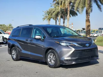 Toyota Sienna LE 4x4 grey 2021
