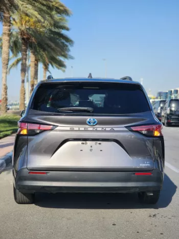 Toyota Sienna LE 4x4 grey 2021