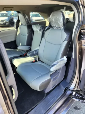 Toyota Sienna LE 4x4 grey 2021