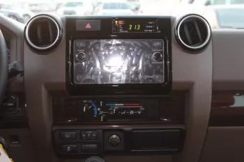 LHD - TOYOTA LANDCRUISER 76 4.5L V8 DSL FO 70TH ANV MANUAL