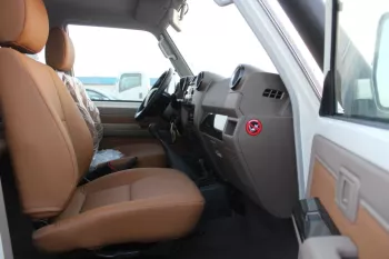 LHD - TOYOTA LANDCRUISER 76 4.5L V8 DSL FO 70TH ANV MANUAL