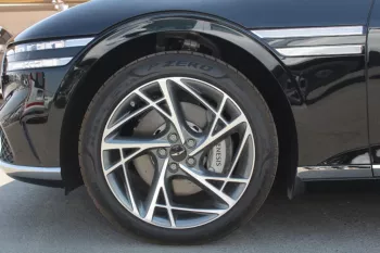 Hyundai Genesis G90 2023 model black color