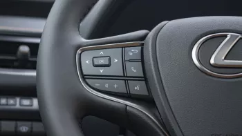 2023 LEXUS UX 250 2.0L PETROL HEV AT - WHITE