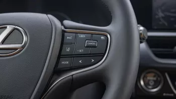 2023 LEXUS UX 250 2.0L PETROL HEV AT - WHITE