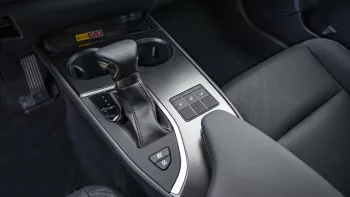 2023 LEXUS UX 250 2.0L PETROL HEV AT - WHITE