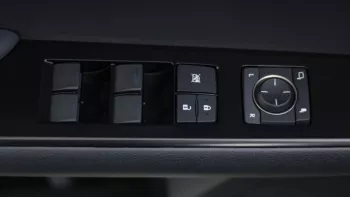 2023 LEXUS UX 250 2.0L PETROL HEV AT - WHITE