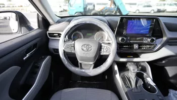 Toyota Highlander GLE Hybrid 2023 2.5L 4Cyl
