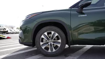 Toyota Highlander GLE Hybrid 2023 AWD 2.5L 4Cyl
