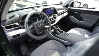 Toyota Highlander GLE Hybrid 2023 AWD 2.5L 4Cyl