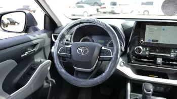 Toyota Highlander GLE Hybrid 2023 AWD 2.5L 4Cyl