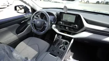 Toyota Highlander GLE Hybrid 2023 AWD 2.5L 4Cyl