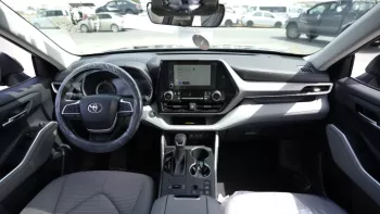 Toyota Highlander GLE Hybrid 2023 AWD 2.5L 4Cyl