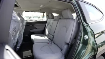 Toyota Highlander GLE Hybrid 2023 AWD 2.5L 4Cyl