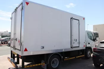 LHD - MITSUBISHI FUSO CANTER 4.2 L DSL CHASSIS SCABIN WITH REFRIGERATOR 2022