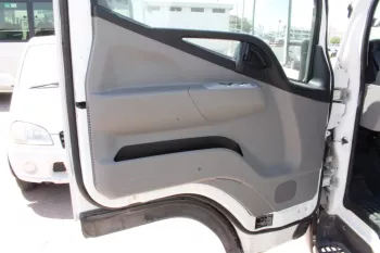 LHD - MITSUBISHI FUSO CANTER 4.2 L DSL CHASSIS SCABIN WITH REFRIGERATOR 2022