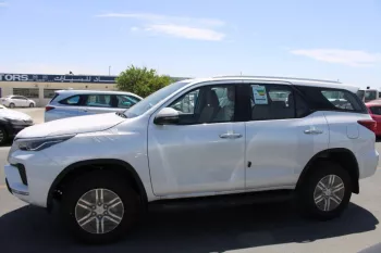 LHD - TOYOTA FORTUNER 2.7L PETROL 2023 4WD GX-2 AUTO