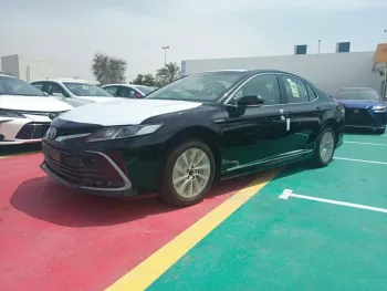 TOYOTA CAMRY 2.5L HYBRID GLE BLACK INSIDE BEIGE 2023