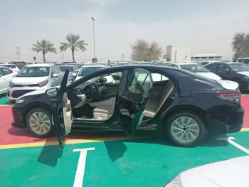TOYOTA CAMRY 2.5L HYBRID GLE BLACK INSIDE BEIGE 2023