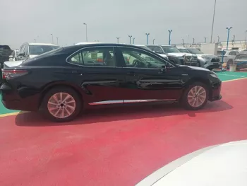 TOYOTA CAMRY 2.5L HYBRID GLE BLACK INSIDE BEIGE 2023